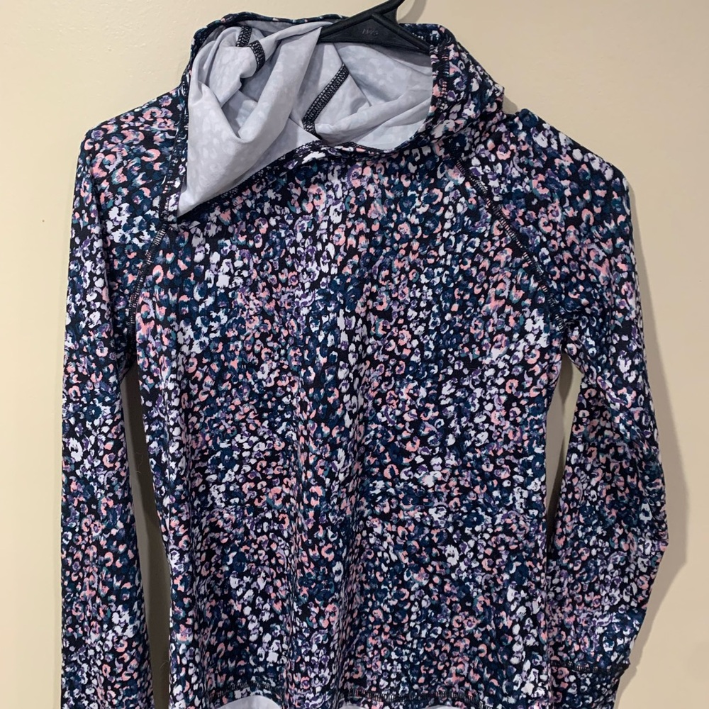 Hooded girls athletic top like new
